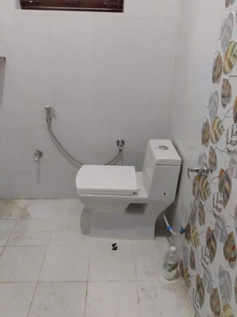 Bathroom, aman vihar 2 Bedroom 1200 Sq.Ft. Builder Floor In Aman Vihar Dehradun 10629912