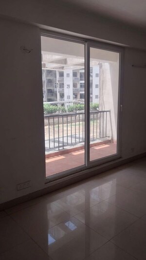 Room in 2 BHK Apartment at Value Meadows Vista, Raj Nagar Extension – for Sale