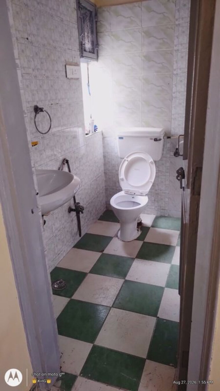 Bathroom, ip extension 2 Bedroom 900 Sq.Ft. Apartment In Ip Extension Delhi 10629942