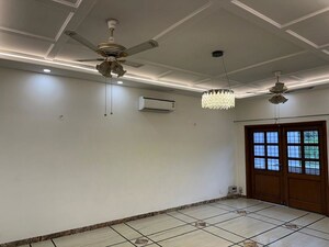 Room in 3 BHK Builder Floor at Sector 45 – for Rent