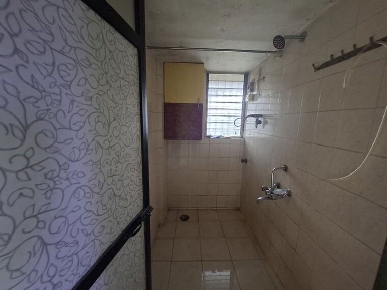 Bathroom, panch pakhadi 2 Bedroom 700 Sq.Ft. Apartment In Panch Pakhadi Thane 10629960