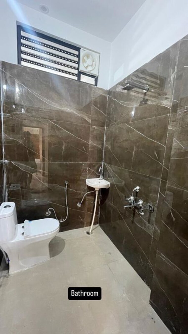 Bathroom, aman vihar 2 Bedroom 1100 Sq.Ft. Builder Floor In Aman Vihar Dehradun 10629985