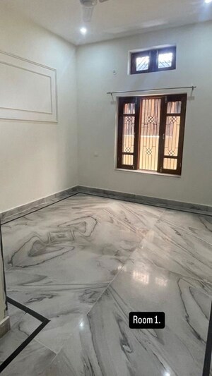 2 BHK Builder Floor For Rent in Aman Vihar
