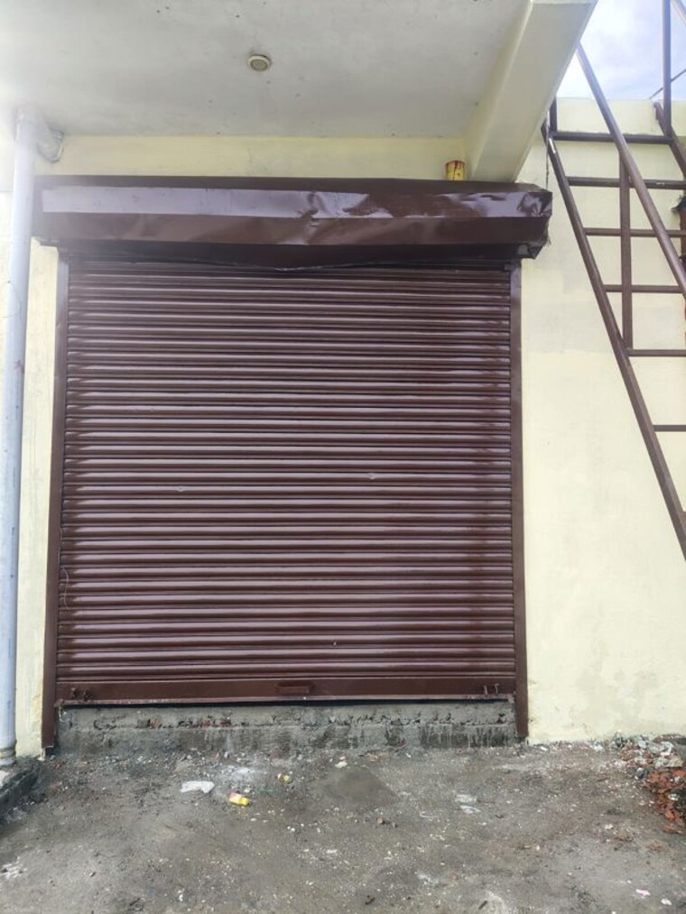 Balcony, kargi Commercial Shop 700 Sq.Ft. In Kargi Dehradun 10629997