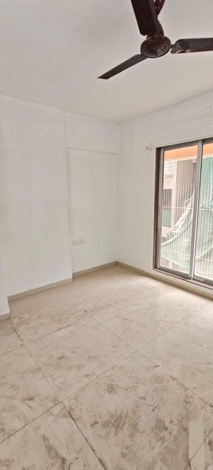 Room in 2 BHK Apartment at Avant Hillway, Goregaon East – for Rent