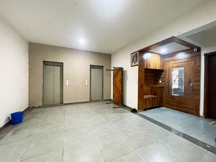 Room, gota 3 Bedroom 200 Sq.Yd. Apartment In Gota Ahmedabad 10630014