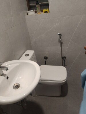 Bathroom in 1.5 BHK Apartment at Sector 46 – for Rent
