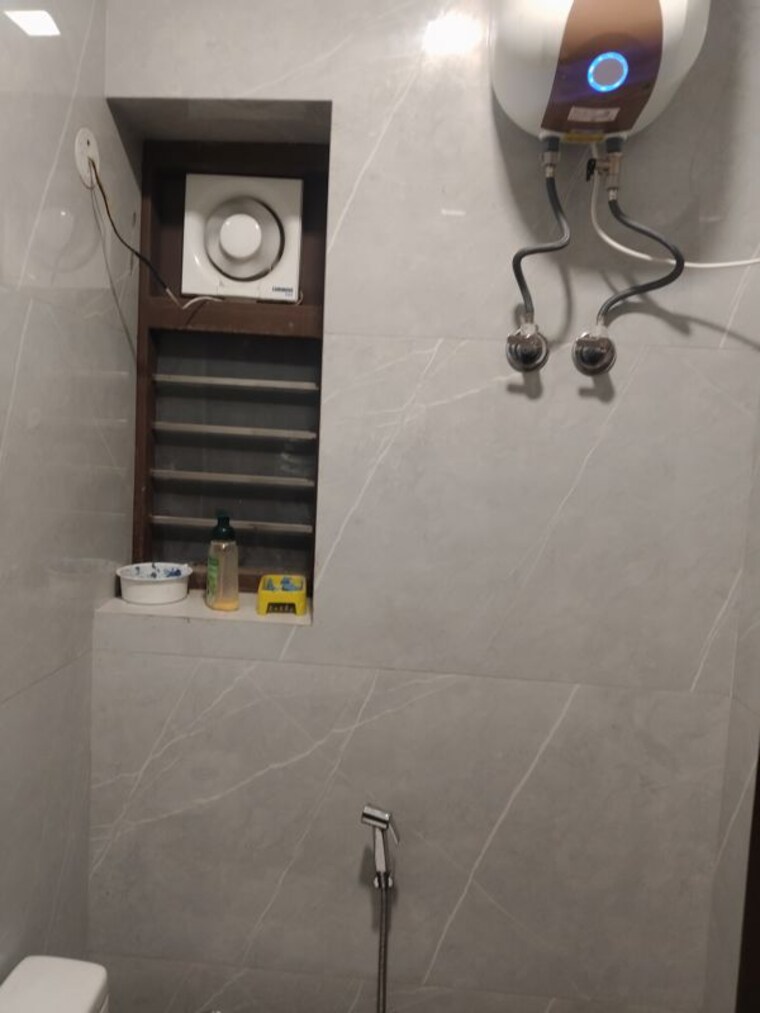 Bathroom, sector 46 1.5 Bedroom 500 Sq.Ft. Apartment In Sector 46 Faridabad 10630029