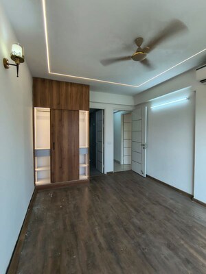 Room in 3 BHK Apartment at Signature Global City, Sector 37d – for Rent