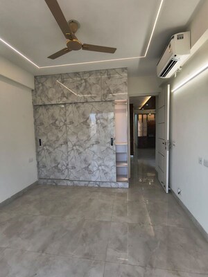 Room in 3 BHK Apartment at Signature Global City, Sector 37d – for Rent