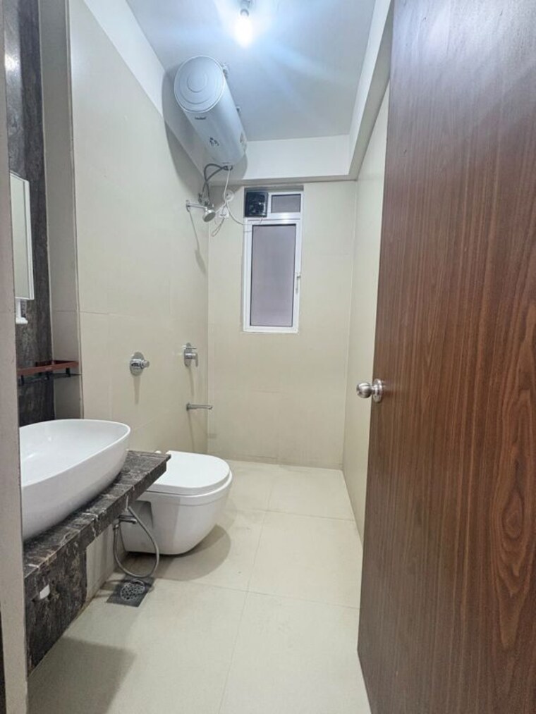 Bathroom, lodha-high-end 3 Bedroom 1250 Sq.Ft. Apartment In Kapur Bawdi Thane 10630046