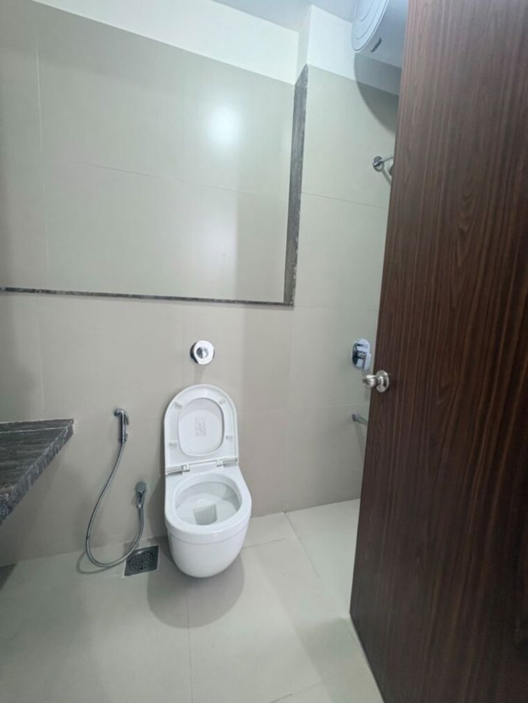 Bathroom, lodha-high-end 3 Bedroom 1250 Sq.Ft. Apartment In Kapur Bawdi Thane 10630046