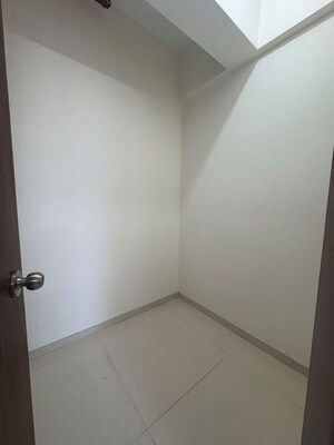 Room in 3 BHK Apartment at Lodha High End, Kapur Bawdi – for Rent