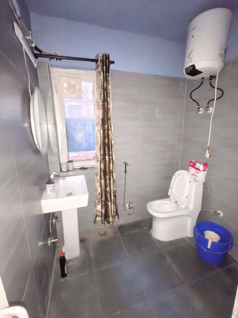 Bathroom, arun-vihar-sector-37 2 Bedroom 1100 Sq.Ft. Apartment In Sector 37 Noida 10630056