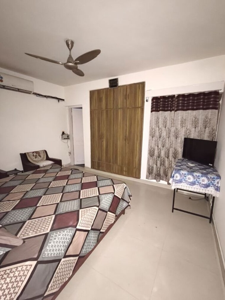 Bedroom, arun-vihar-sector-37 2 Bedroom 1100 Sq.Ft. Apartment In Sector 37 Noida 10630056