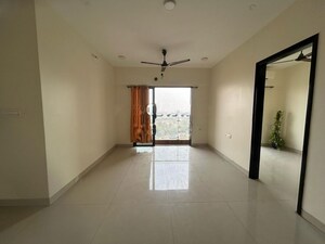Room in 2 BHK Apartment at Hubtown Hill Crest, Andheri East – for Rent