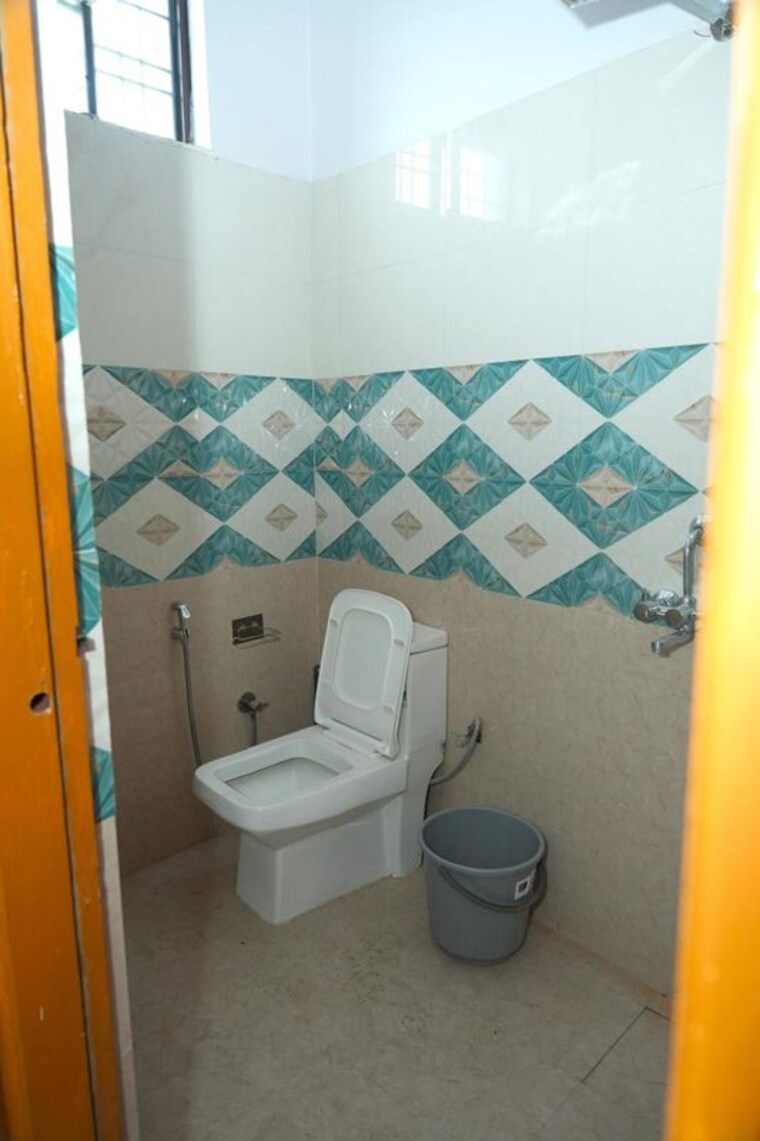 Bathroom, prem nagar 3 Bedroom 1800 Sq.Ft. Builder Floor In Prem Nagar Dehradun 10630077