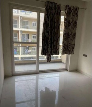 2 BHK Apartment For Rent in Vip Road