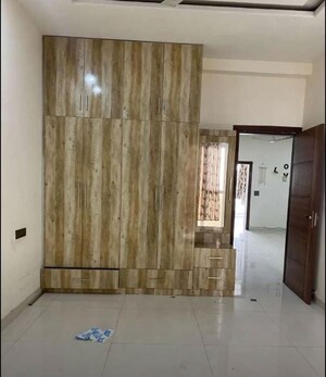 Room in 2 BHK Apartment at Vip Road – for Rent