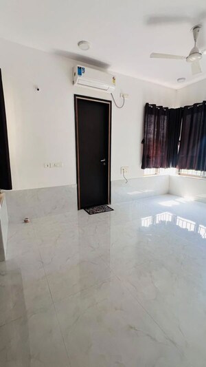 Furnished Amenities in 2 BHK Apartment at Lodha Luxuria Westgate, Majiwada – for Rent