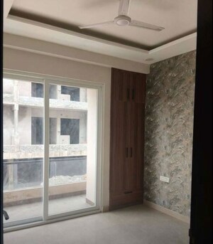 Room in 3 BHK Apartment at Vip Road – for Rent
