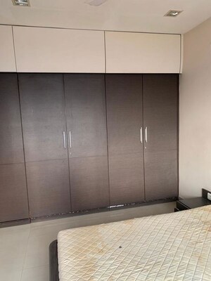 Room in 2.5 BHK Apartment at Raheja Tipco Heights, Malad East – for Rent