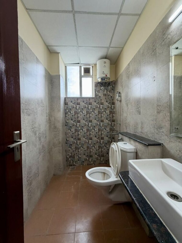 Bathroom, sushma-crescent 3 Bedroom 1650 Sq.Ft. Apartment In Dhakoli Zirakpur 10630136