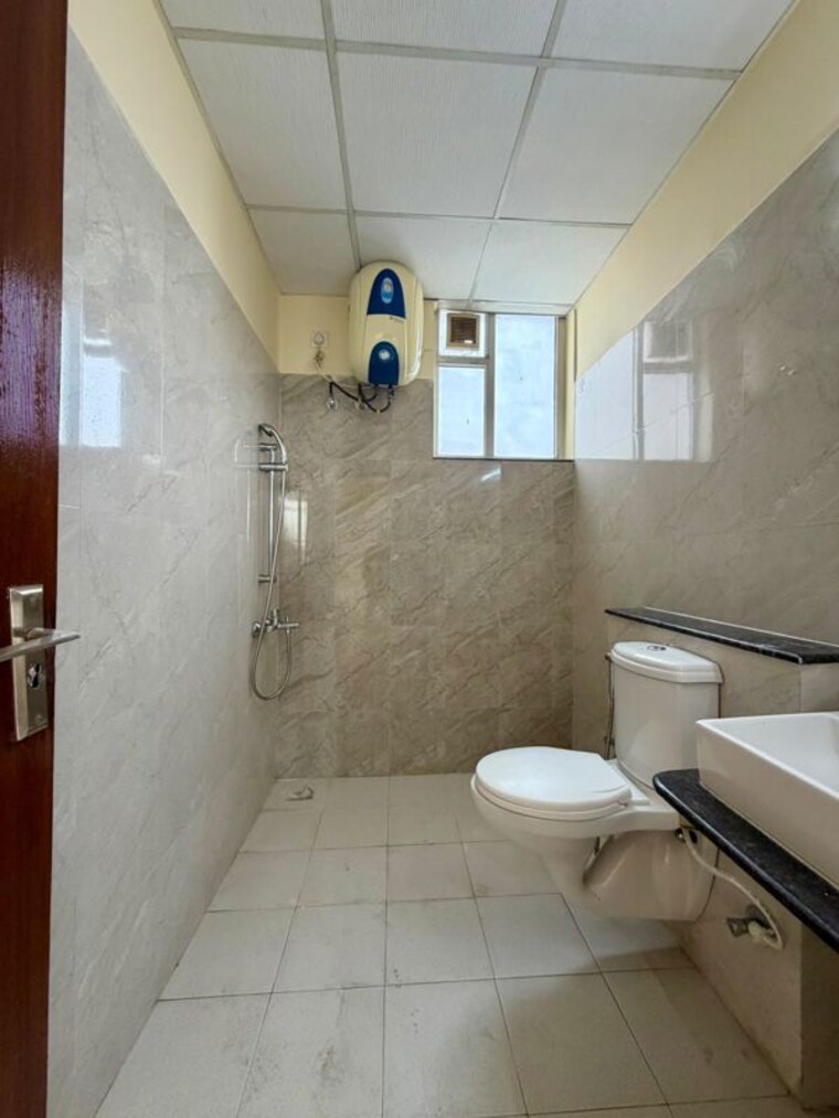 Bathroom, sushma-crescent 3 Bedroom 1650 Sq.Ft. Apartment In Dhakoli Zirakpur 10630136