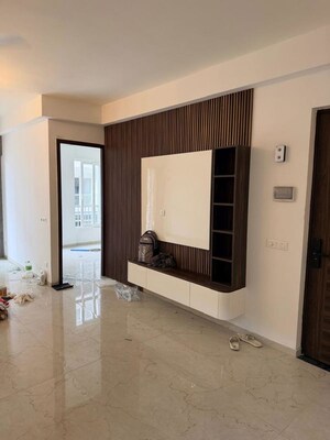 Room in 3 BHK Apartment at Smart World Orchard, Sector 61 – for Rent
