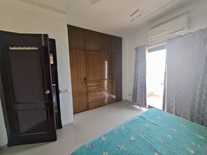 Room in 3 BHK Apartment at Ireo Victory Valley, Sector 67 – for Sale