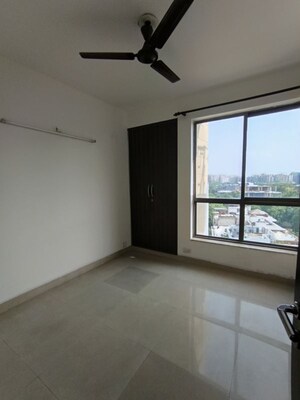 Room in 2 BHK Apartment at Unitech Uniworld Gardens 2, Sector 47 – for Rent