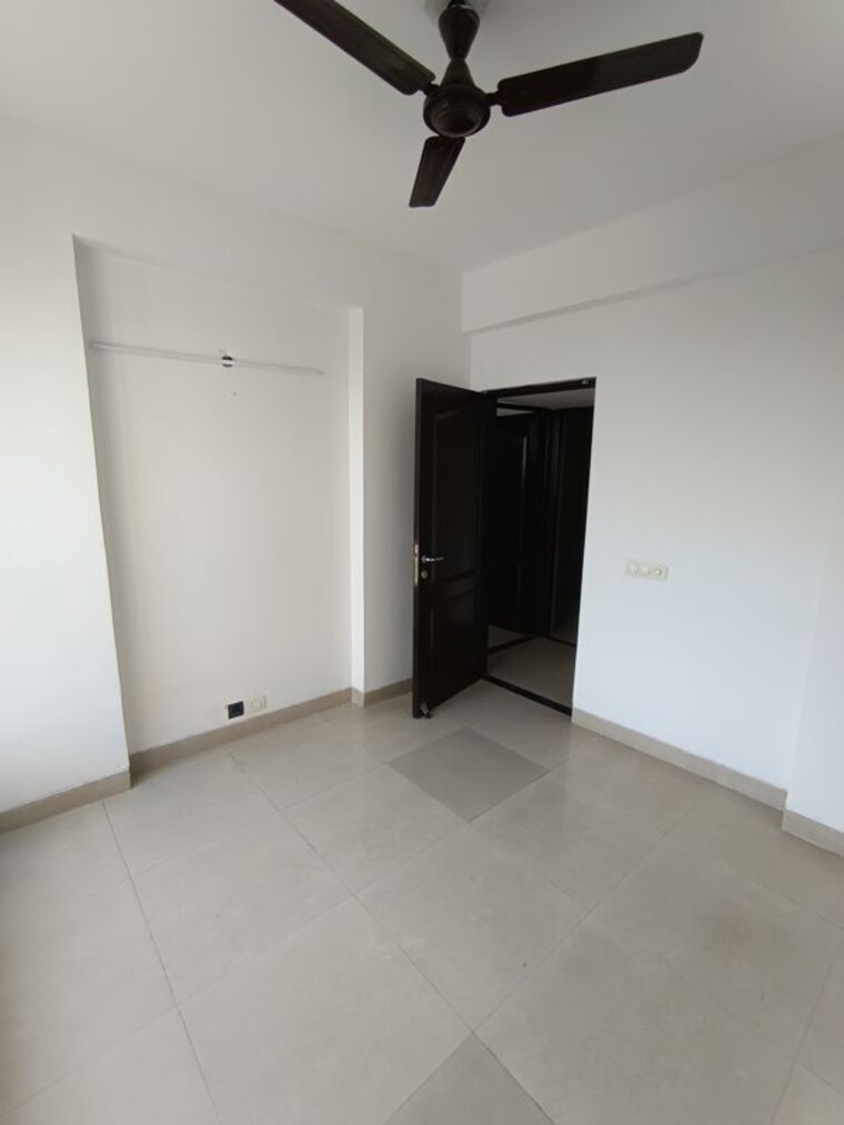 Room, unitech-uniworld-gardens-2 2 Bedroom 1350 Sq.Ft. Apartment In Sector 47 Gurgaon 10630170