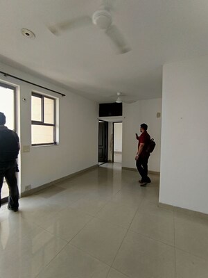 Room in 2 BHK Apartment at Unitech Uniworld Gardens 2, Sector 47 – for Rent