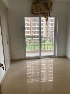 Room in 3.5 BHK Apartment at ATS Nobility, Sector 4 Greater Noida – for Rent