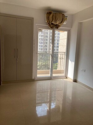 Room in 3.5 BHK Apartment at ATS Nobility, Sector 4 Greater Noida – for Rent