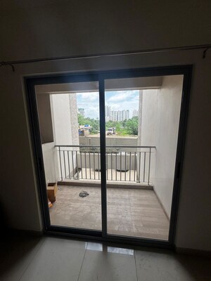 Room in 2 BHK Apartment at Mahindra Happinest Tathawade Phase 1, Tathawade – for Rent