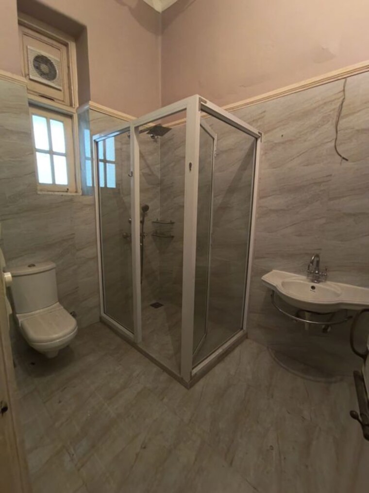 Bathroom, sp-acropolis-patropolis-and-heliopolis 2.5 Bedroom 2200 Sq.Ft. Apartment In Azad Nagar Colaba Mumbai 10630238
