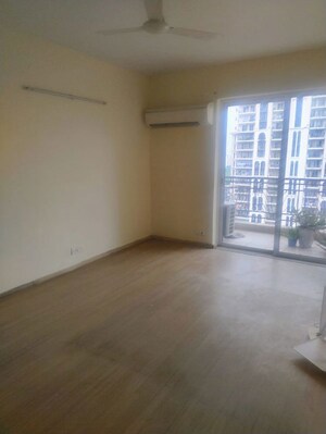 Room in 4 BHK Apartment at DLF New Town Heights III, Sector 91 – for Rent