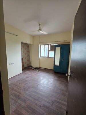Bedroom in 2.5 BHK Apartment at Bhayandarpada – for Rent
