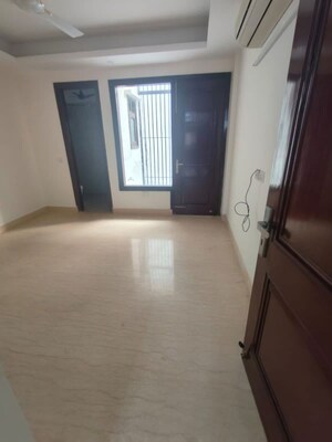 Room in 3 BHK Builder Floor at Kailash Colony – for Rent