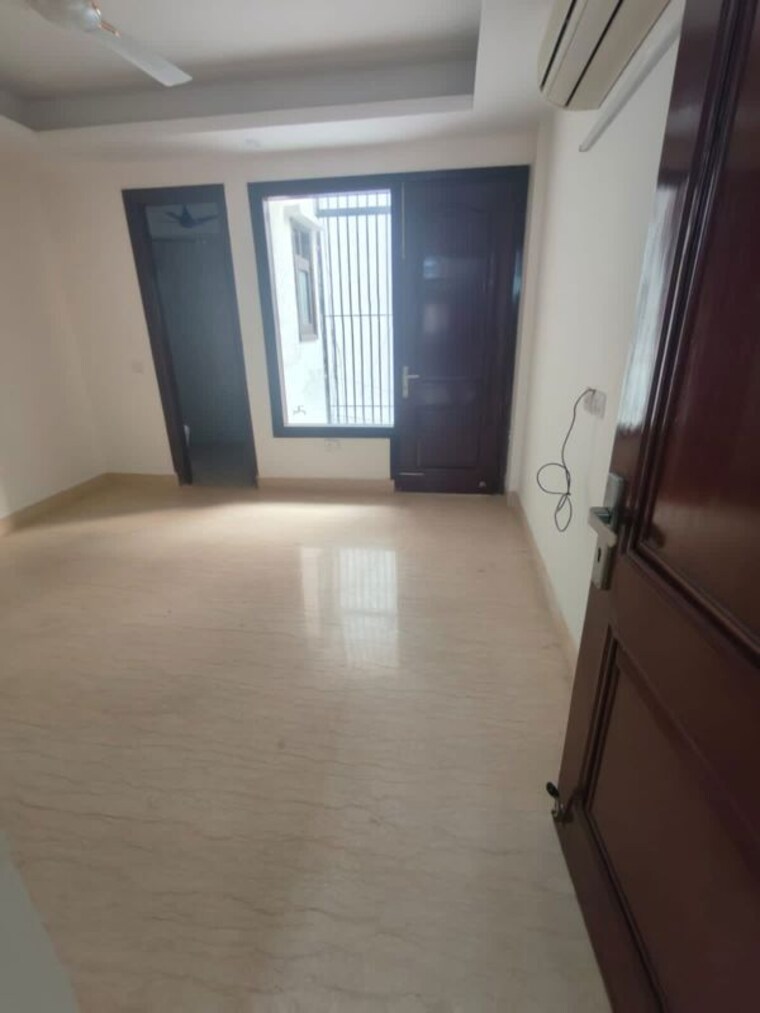 Room, kailash colony 3 Bedroom 160 Sq.Yd. Builder Floor In Kailash Colony Delhi 10630269