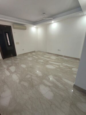 Room in 3 BHK Builder Floor at Kailash Colony – for Rent