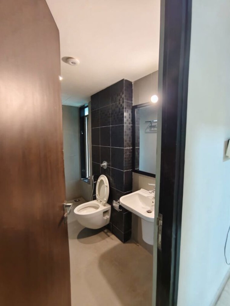 Bathroom, puranik-rumah-bali-phase-ii 3 Bedroom 1100 Sq.Ft. Apartment In Purna Thane 10630286