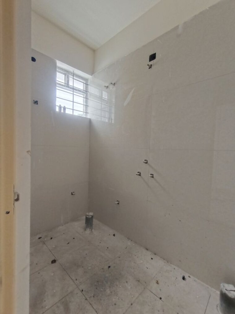 Bathroom, reliaable-lakedew-residency 3 Bedroom 2000 Sq.Ft. Builder Floor In Harlur Bangalore 10630290
