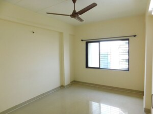 Room in 2 BHK Apartment at Lake avenue CHS, Powai – for Rent