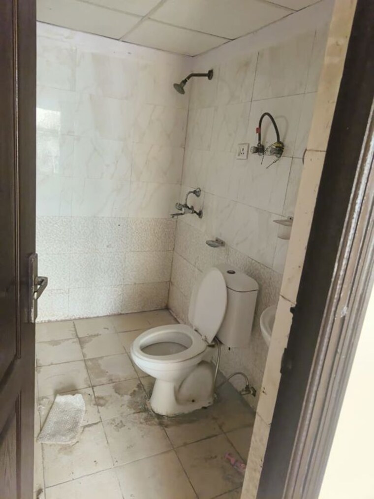 Bathroom, maxblis-white-house 3 Bedroom 1765 Sq.Ft. Apartment In Sector 75 Noida 10630340