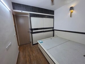 Room in 3 BHK Apartment at Signature Global City 81, Sector 81 – for Rent