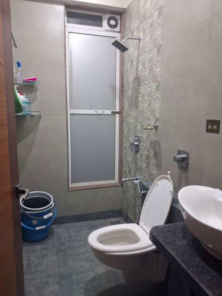Bathroom, paradise-sai-world-empire 3 Bedroom 1650 Sq.Ft. Apartment In Kharghar Navi Mumbai 10630357