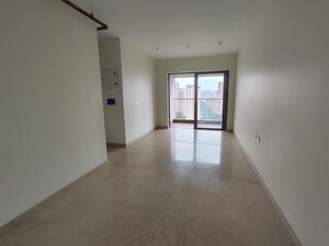 Room in 2 BHK Apartment at Kalpataru Paramount, Kapur Bawdi – for Sale
