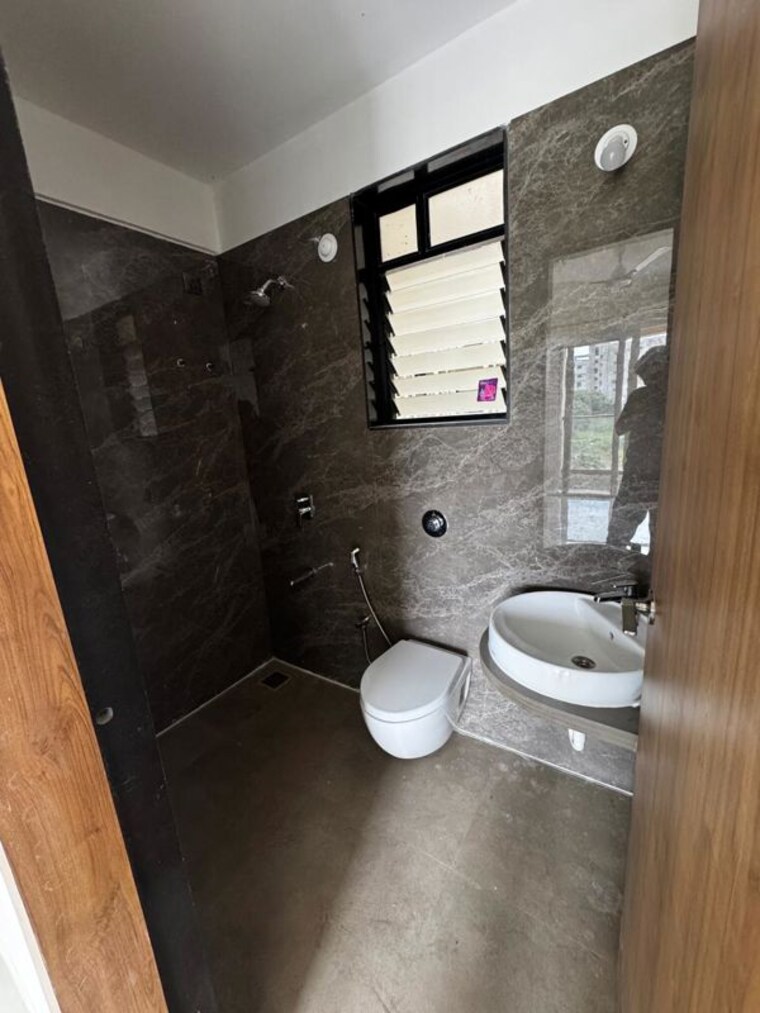 Bathroom, glorious-tathastu 3 Bedroom 1000 Sq.Ft. Apartment In Ravet Pune 10630399